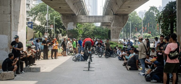 Cum să organizezi un eveniment de ciclism urban Photo cycling urban event